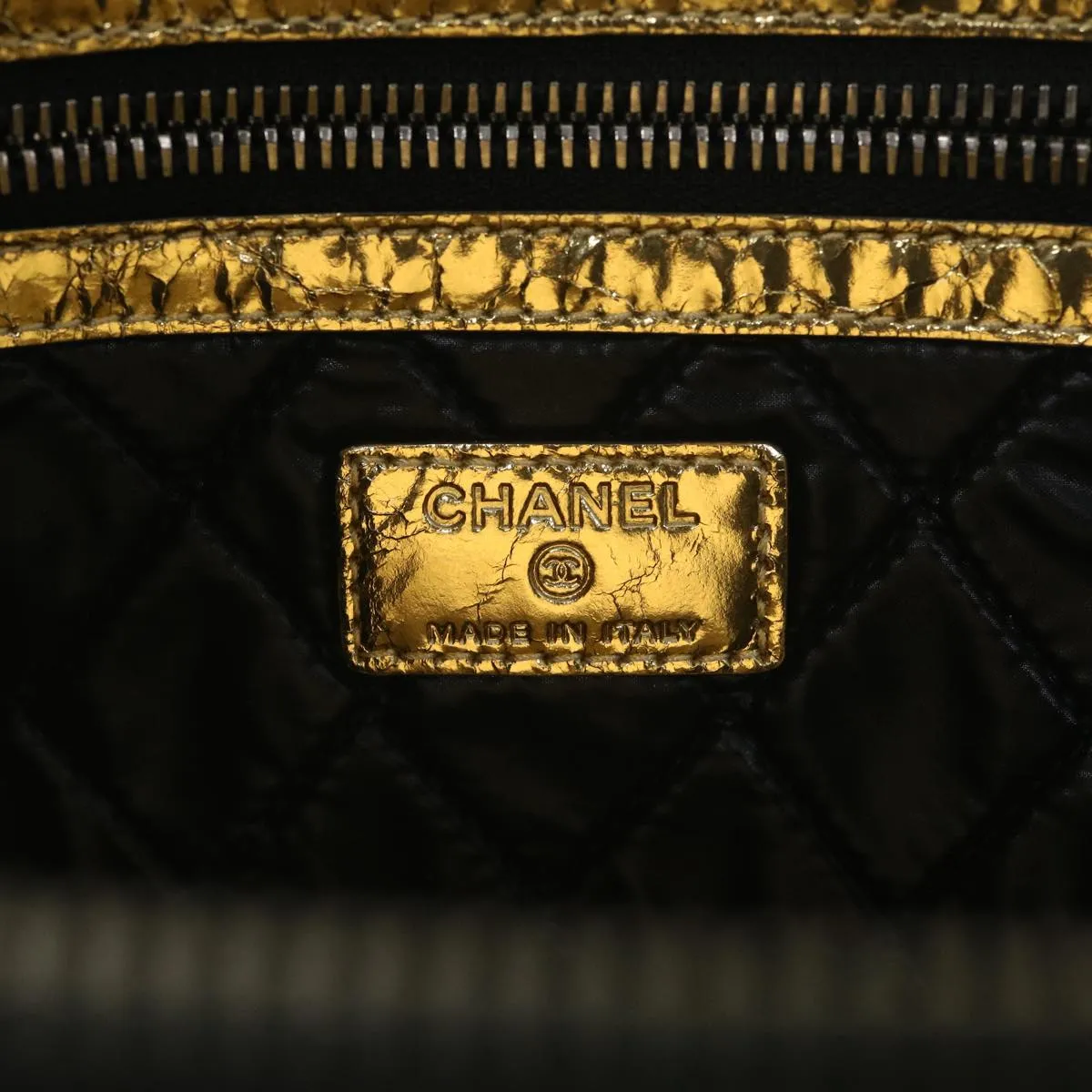 Chanel Clutch Bag Metallic Leather Gold A82164 CC Auth 38172