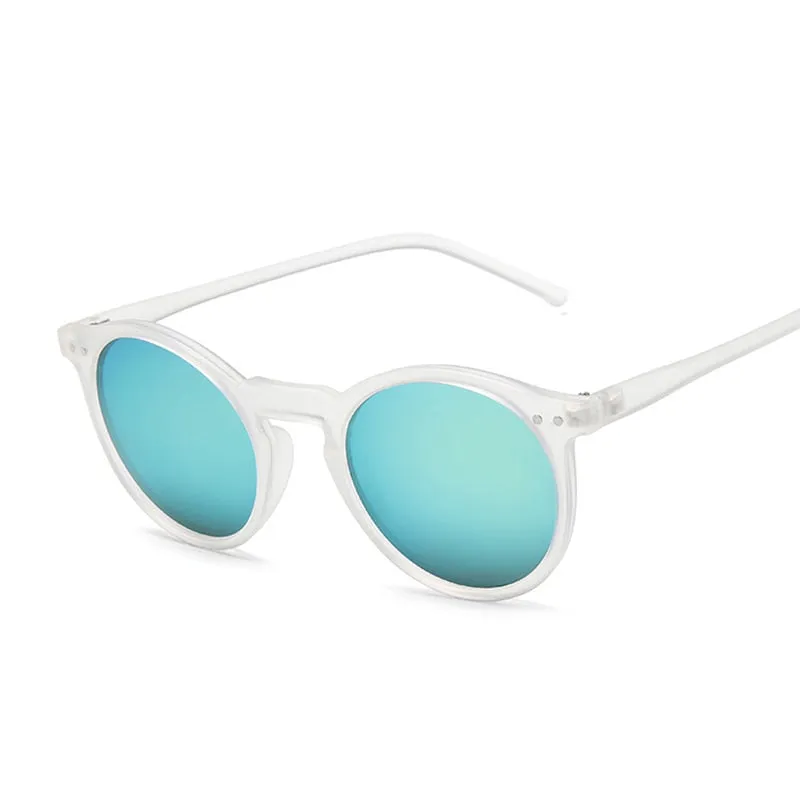Classic Round Sunglasses for Stylish Travelers