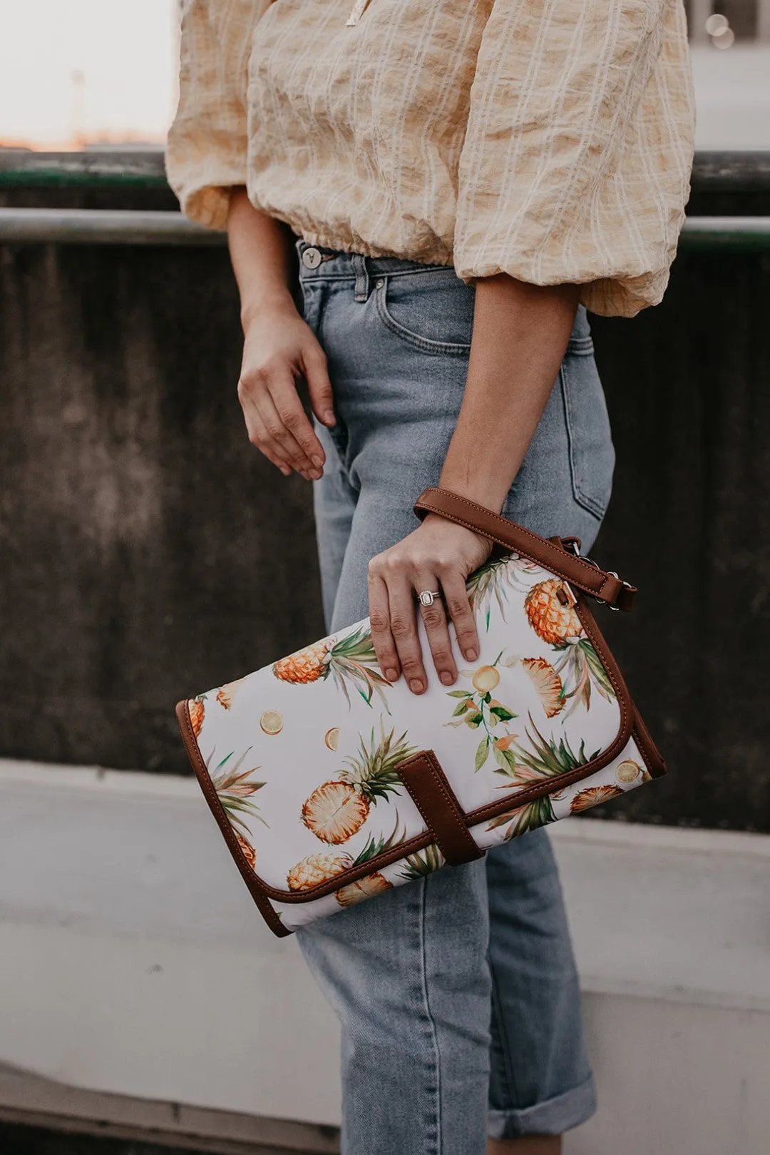 OiOi Change Clutch - Pineapple/Tan